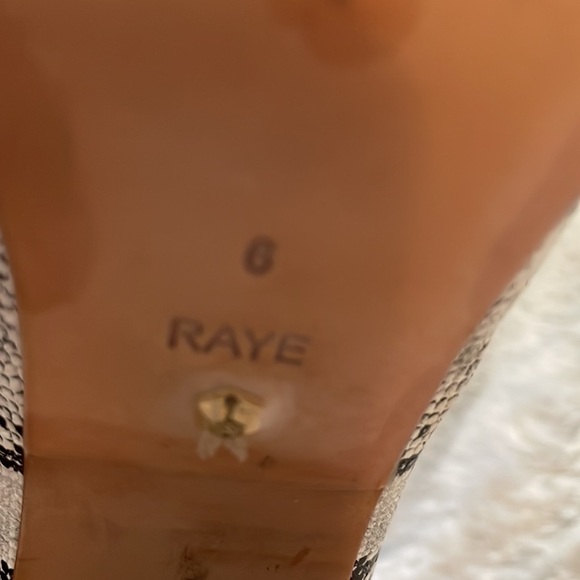 Raye Easton Bootie in Black & White Embossed Snakeskin Print Size 6 - Picture 9 of 9